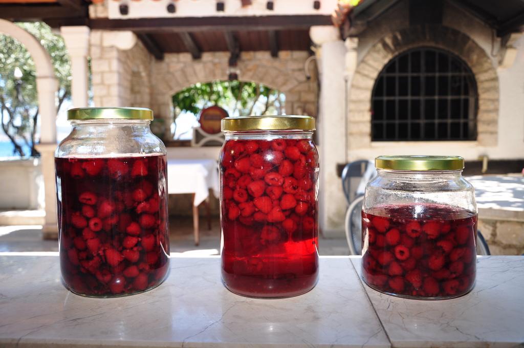 Villa Segetski Dvori - Tradition Since 1964 Trogir Buitenkant foto